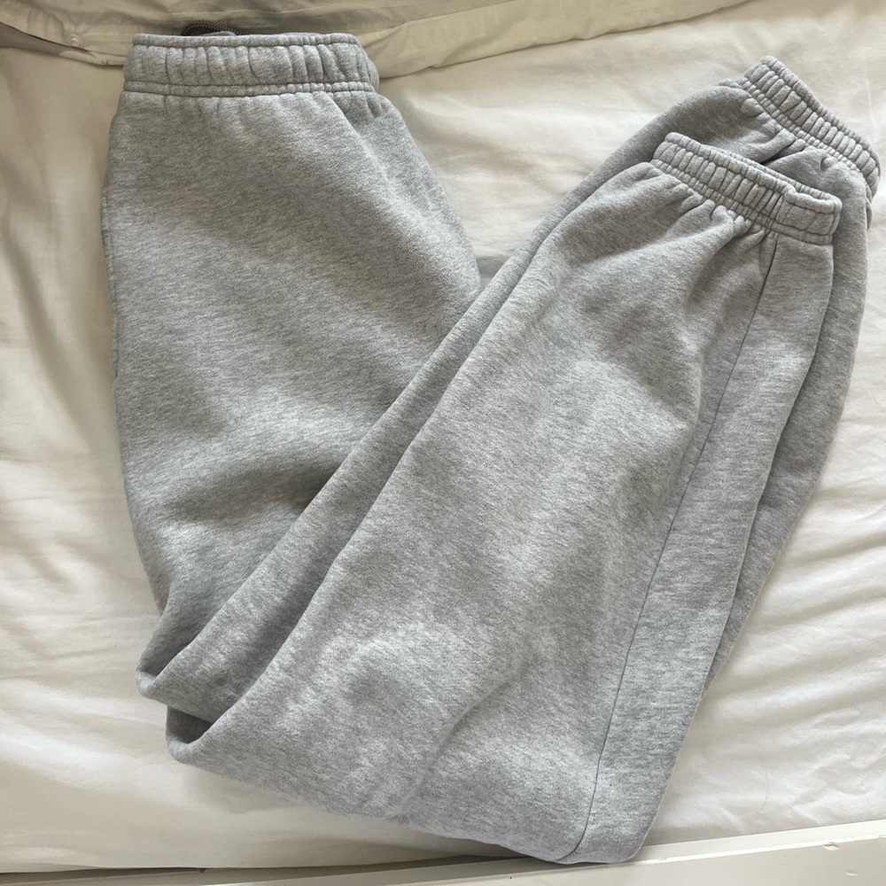 TNA Aritzia woman’s size S grey sweatpants